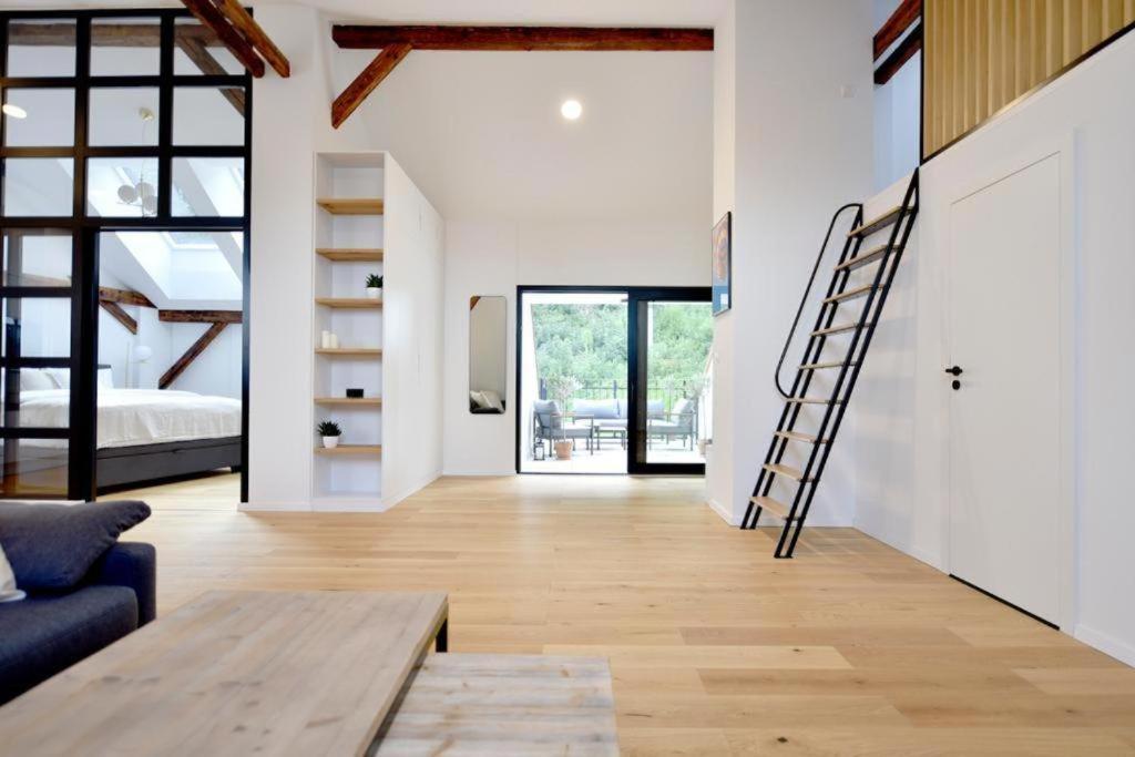 Apartman 1901 เตร็นชีน ภายนอก รูปภาพ